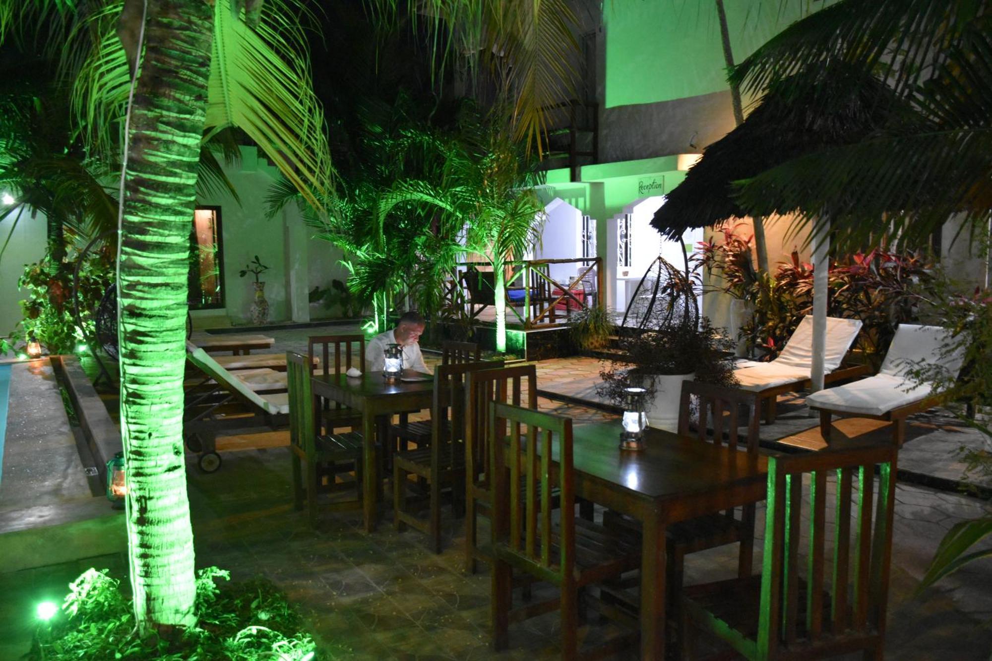 Cezere The Palm Hotel Paje Exterior photo
